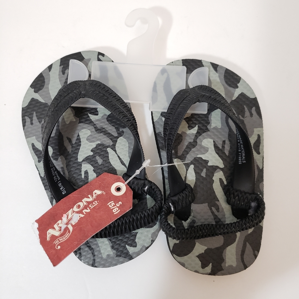 5/$15 S(5/6) Arizona Jean Company Black Gray Camo Print Slippers Flip Flops - Picture 1 of 5